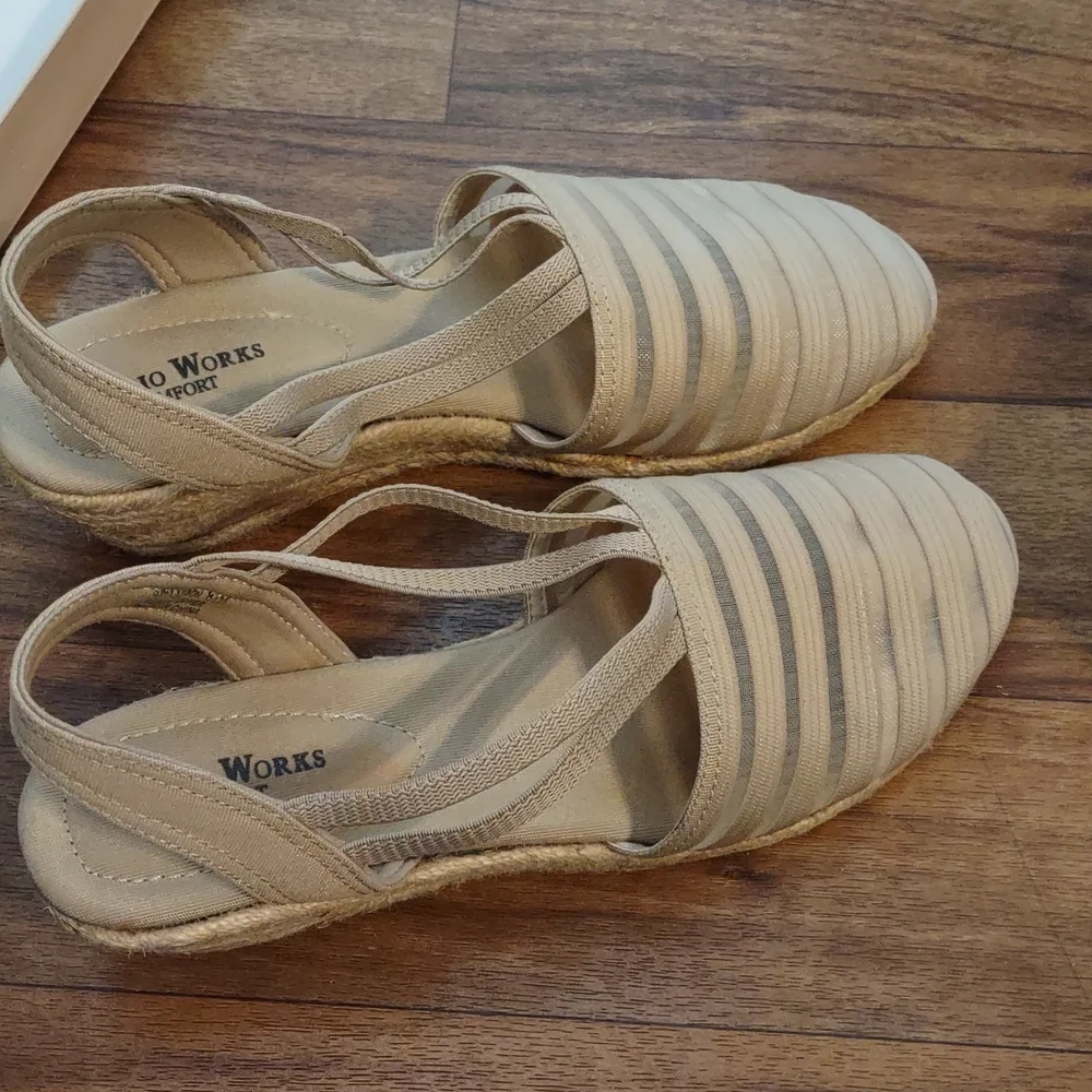 Studio Works 8.5 taupe color shoes